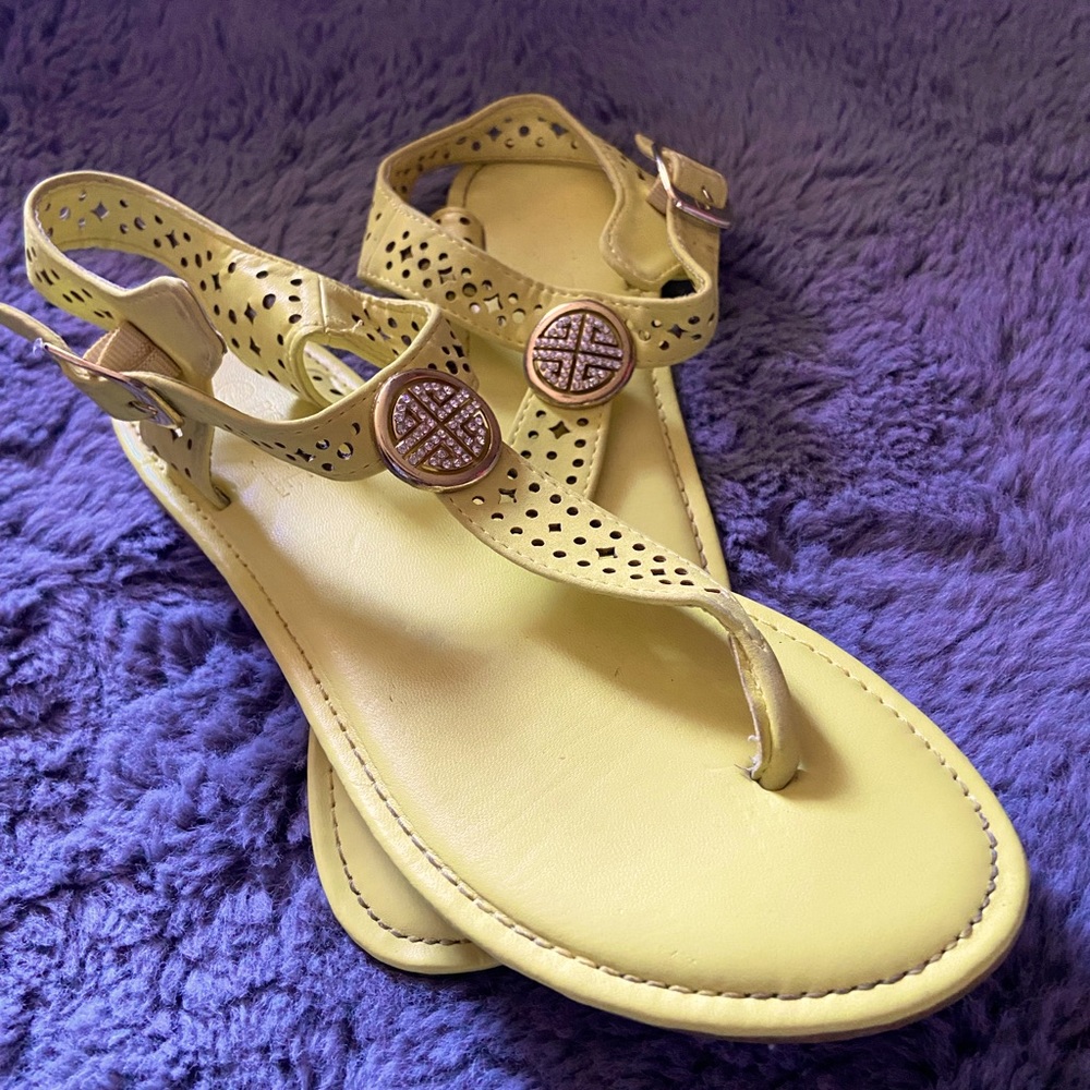 I’m selling my Rouge Helium sandals.